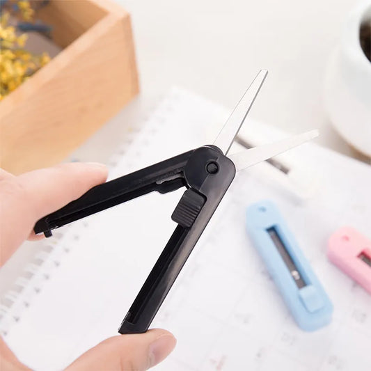 Retractable Mini Scissors by Deli